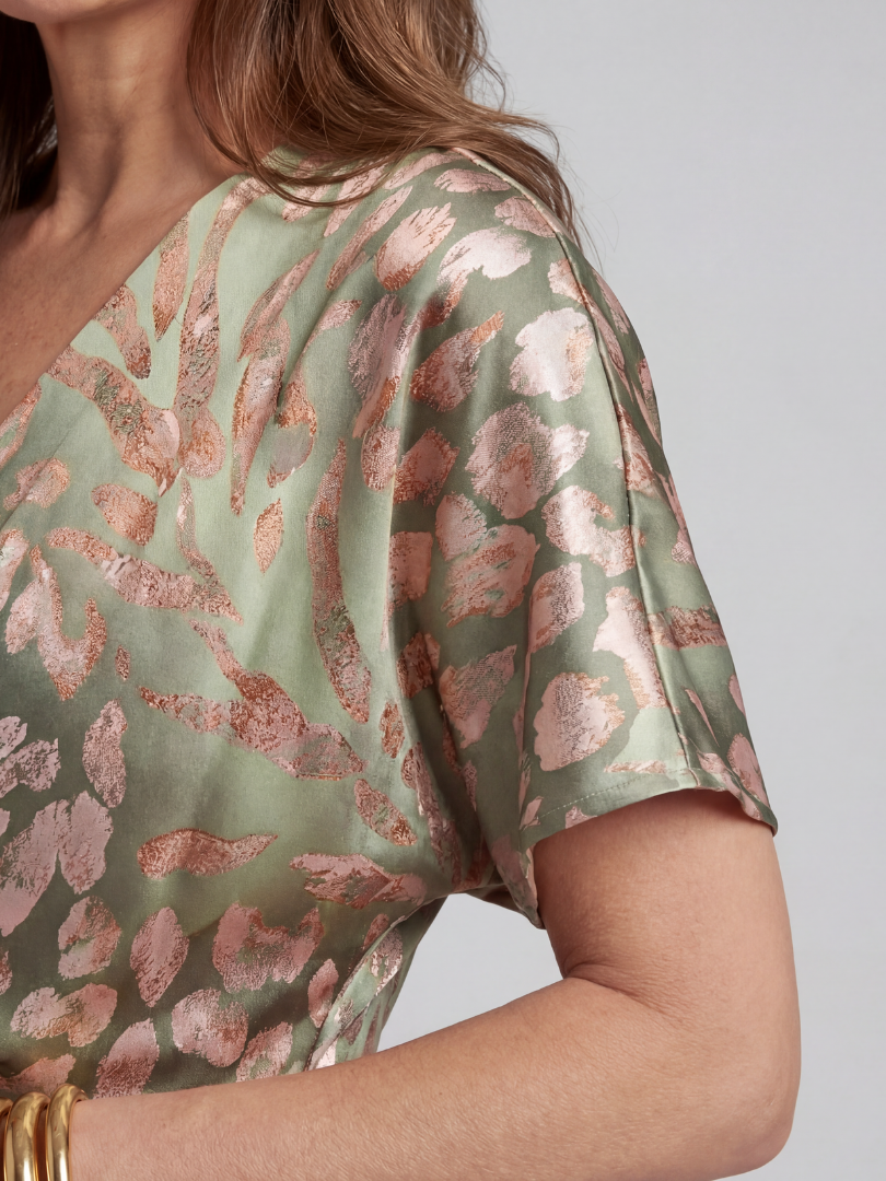Coralie | Vestito Midi con Stampa Astratta e Scollatura a V con Vita Torcigliata