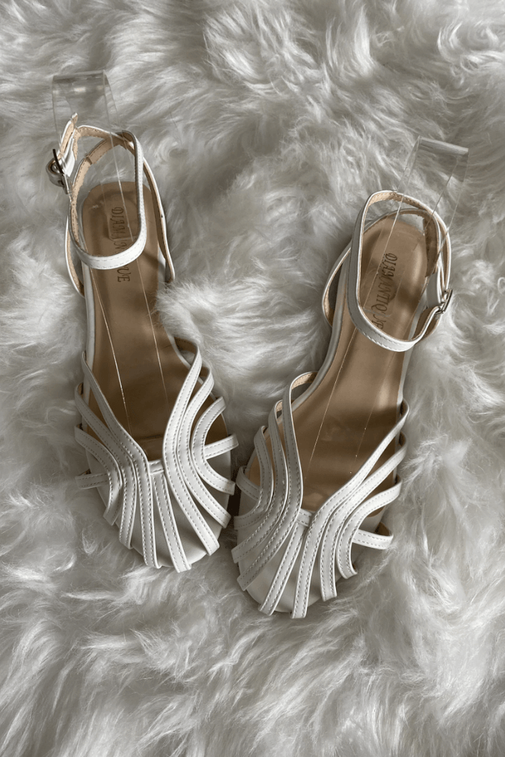 SOLE | Eleganti sandali piatti intrecciati per un look sofisticato