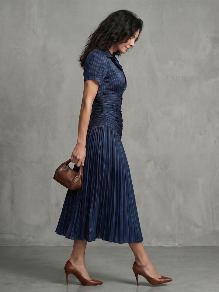 Theodora | Vestito Midi con Plissettatura e Strisce in Vita