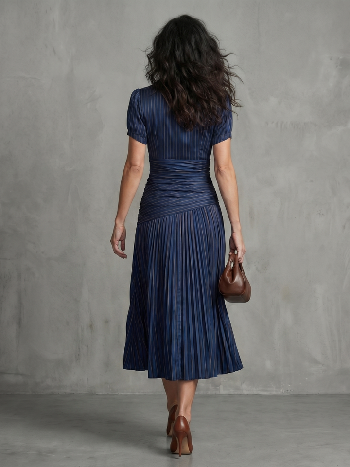Theodora | Vestito Midi con Plissettatura e Strisce in Vita