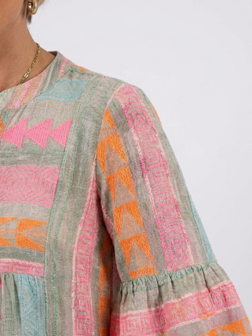 Maelle | Vestito lungo fino al ginocchio con stampa geometrica e scollatura a V