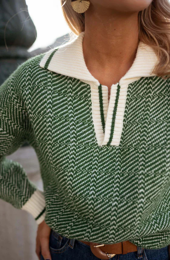 Emilia™ | Maglione verde con scollo a V e colletto ripiegato
