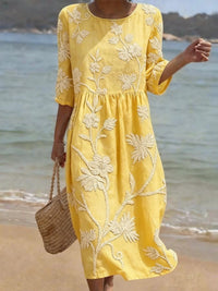 Vestito informale da donna con stampa floreale.