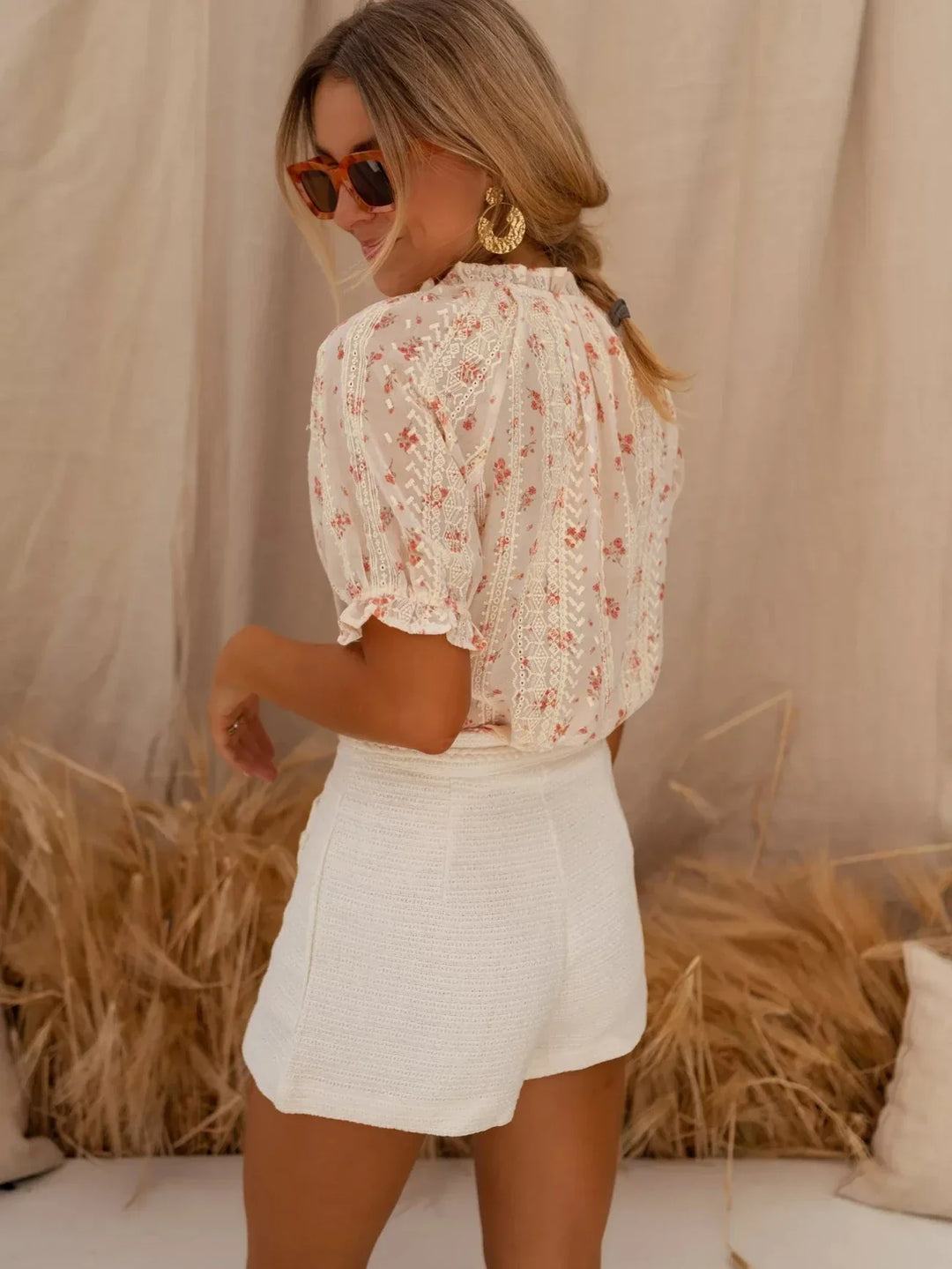 Elina™ | Blusa floreale con un tocco romantico estivo