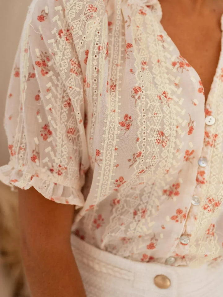 Elina™ | Blusa floreale con un tocco romantico estivo