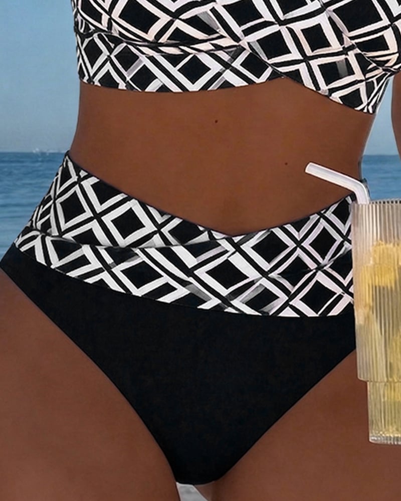 Bikini a Due Pezzi con Taglio del Reggiseno e Motivo a Diamante