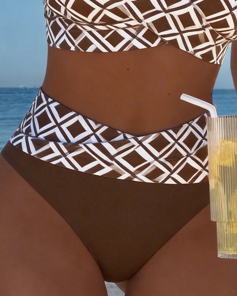 Bikini a Due Pezzi con Taglio del Reggiseno e Motivo a Diamante