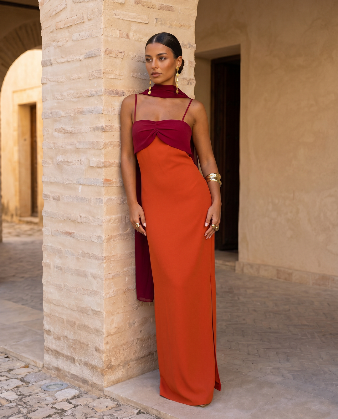Sahara | Vestito arancione con scollatura rossa