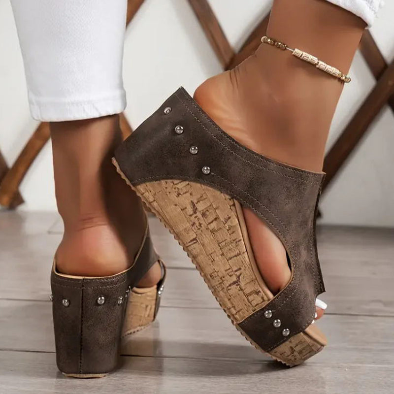 Sandali con Tacco a Wedge e Borchie da Donna